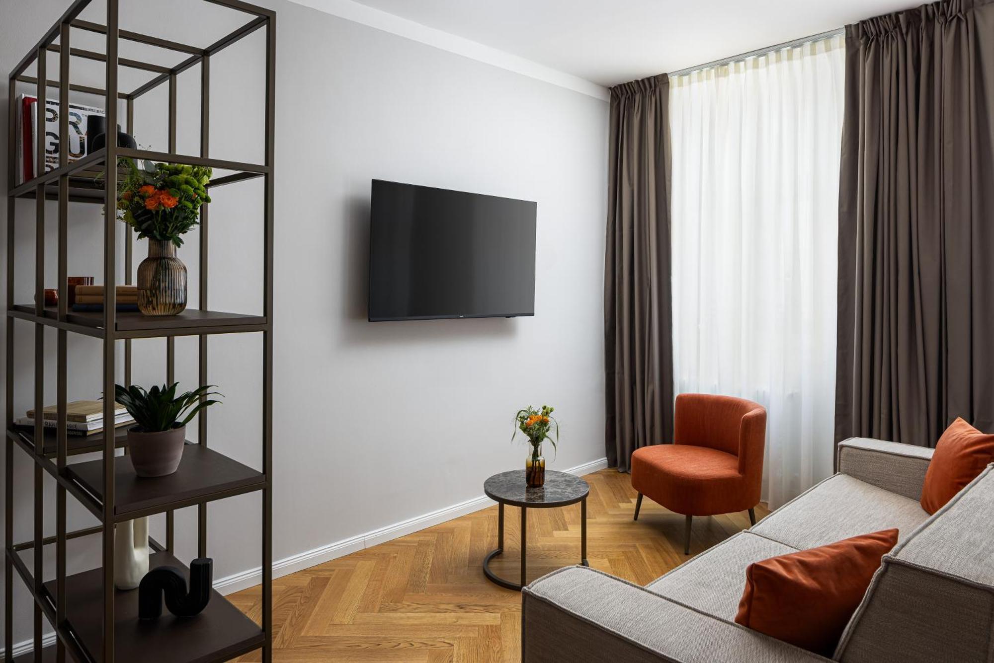 The Bridge Residence By Little King — Photos 1